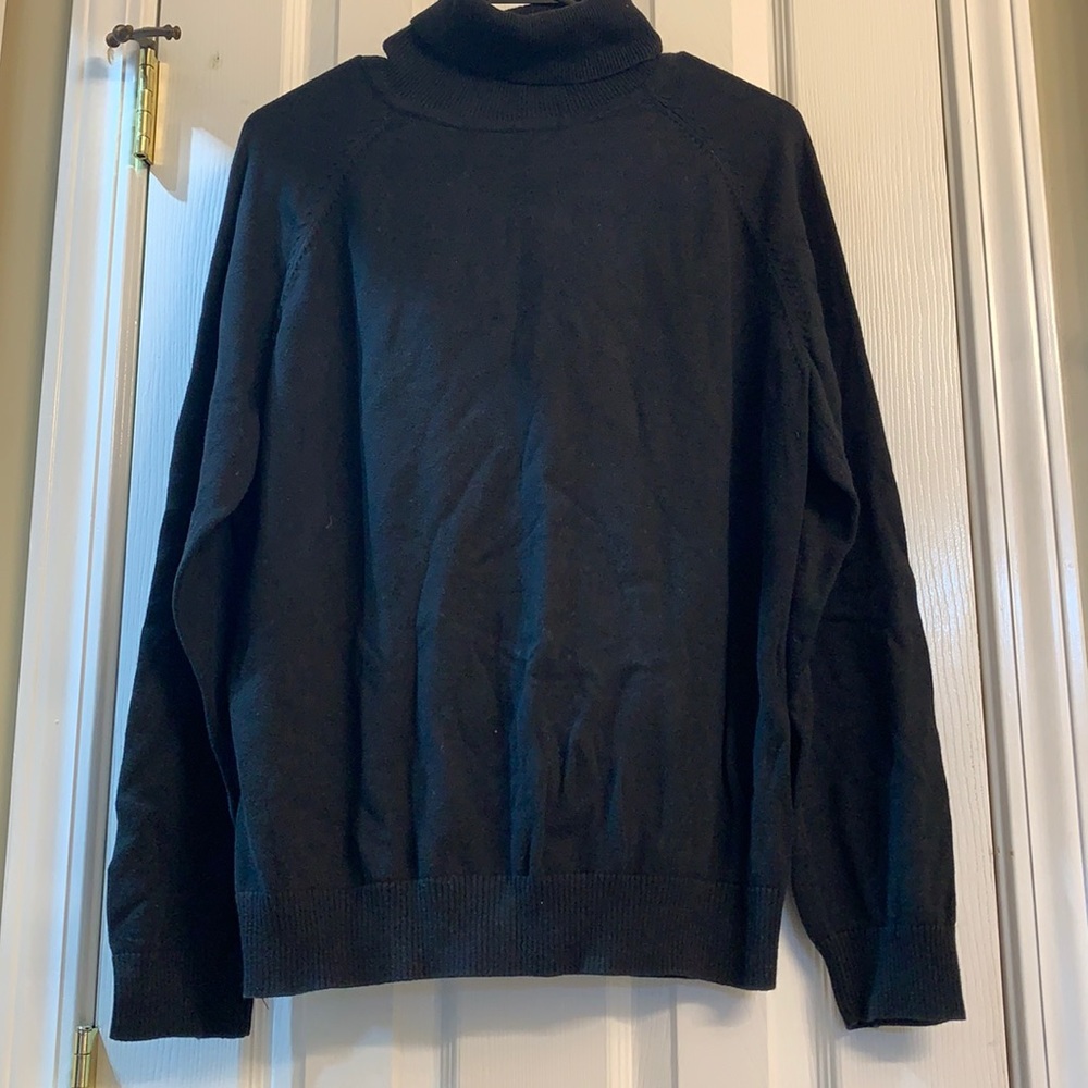 Women’s black turtleneck sweater size XL